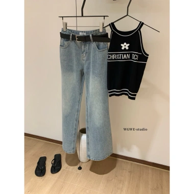 Quần jeans nữ ống rộng cạp cao màu xanh nhạt, dễ mặc, có thắt lưng – giá chỉ 410.000₫ 5