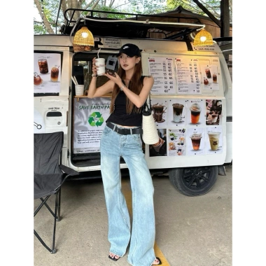 Quần jeans nữ ống rộng cạp cao màu xanh nhạt, dễ mặc, có thắt lưng – giá chỉ 410.000₫ 7