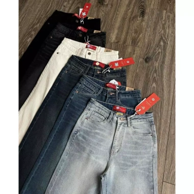 Quần Jeans Ống Đứng Trơn 9 Tấc - Ảnh Tự Chụp Giá Giảm 370,000 VND, Thon Gọn
