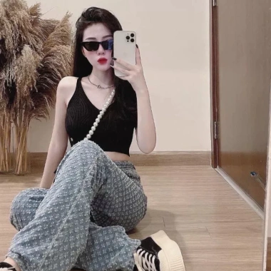 Quần Jeans Ống Rộng Thêu Nổi Quảng Châu - Giá 500,610 VND, Giảm còn 407,000 VND