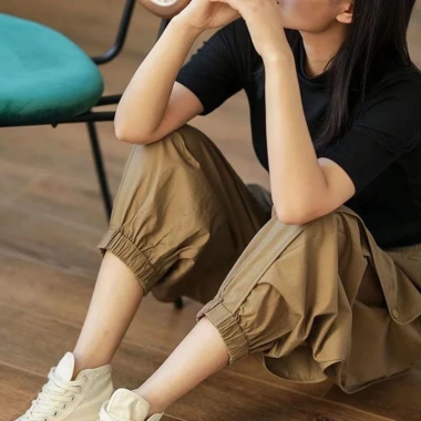 Quần jogger kaki nam‑nữ dáng thể thao, chất mềm basic, giảm giá 20% chỉ 122.200₫