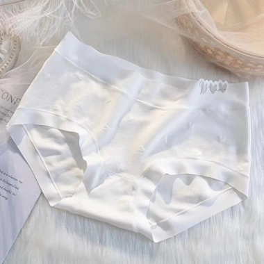 Quần Lót Nữ Cotton Lụa Cao Cấp Trái Tim - Mềm Mại, Thoáng Mát, Giá 20.000₫