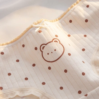 Quần Lót Nữ Cotton Mềm Mịn AMYBRA L120 Họa Tiết Gấu Đính Nơ Giá 35.000₫