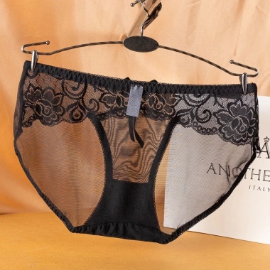 Quần lót nữ ren đen sexy, cao eo thoải mái, không đường may, thiết kế gợi cảm - Giá chỉ 35.000đ