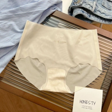 Quần Lót Nữ Su Lụa Tàng Hình Cao Cấp Siêu Mỏng In Chữ Very Sexy A130 Giá 25k