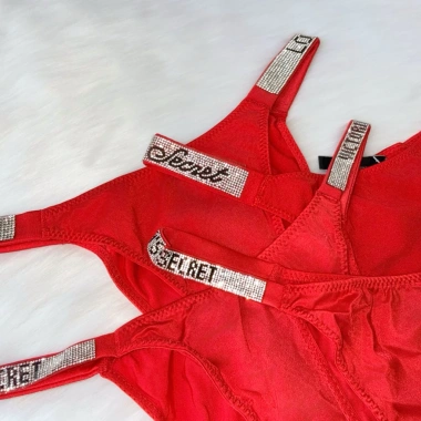 Quần Lót Nữ Victoria Secret Đỏ Ruby Đính Đá Logo Lưng Thun Cao Cấp Giãn Siêu Sexy 3 Quần Lót Nữ Victoria Secret Đỏ Ruby Đính Đá Logo Lưng Thun Cao Cấp Giãn Siêu Sexy 3