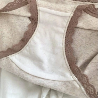 Quần Lót Nữ Viền Ren Cotton Cạp Cao Thấm Hút AMYBRA L5.509 - Giá ưu đãi 33.000₫ 8 Quần Lót Nữ Viền Ren Cotton Cạp Cao Thấm Hút AMYBRA L5.509 - Giá ưu đãi 33.000₫ 8