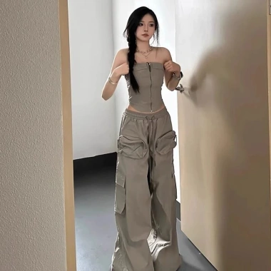 Quần Ống Rộng mới áo Mỹ, quần yếm trễ vai tôn dáng, bộ hở vai Hot Girl Retro G4S8 - giảm giá 20% 276,480₫ 7 Quần Ống Rộng mới áo Mỹ, quần yếm trễ vai tôn dáng, bộ hở vai Hot Girl Retro G4S8 - giảm giá 20% 276,480₫ 7