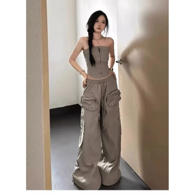 Quần Ống Rộng mới áo Mỹ, quần yếm trễ vai tôn dáng, bộ hở vai Hot Girl Retro G4S8 - giảm giá 20% 276,480₫ 8 Quần Ống Rộng mới áo Mỹ, quần yếm trễ vai tôn dáng, bộ hở vai Hot Girl Retro G4S8 - giảm giá 20% 276,480₫ 8