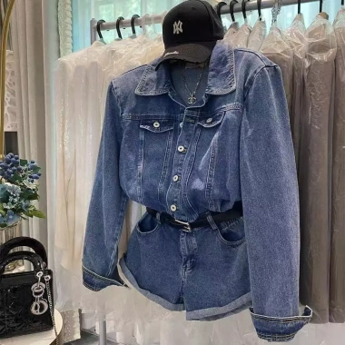 Quần short denim ống rộng lưng cao dài tay, cổ điển - Giá giảm 468.893 VND