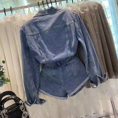 Quần short denim ống rộng lưng cao dài tay, cổ điển - Giá giảm 468.893 VND
