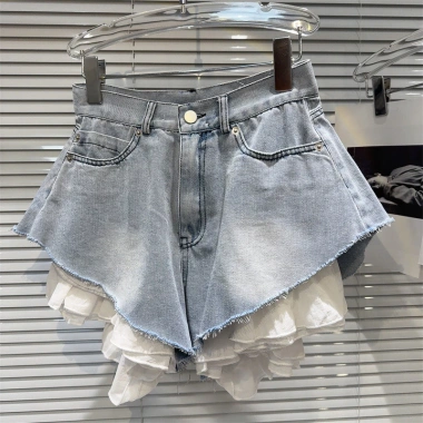 Quần short denim vát rộng ren viền trắng - ngọt cay, rửa nước, chỉ 588.018₫ 2 Quần short denim vát rộng ren viền trắng - ngọt cay, rửa nước, chỉ 588.018₫ 2