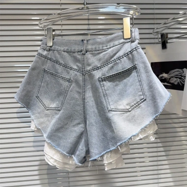 Quần short denim vát rộng ren viền trắng - ngọt cay, rửa nước, chỉ 588.018₫ 4 Quần short denim vát rộng ren viền trắng - ngọt cay, rửa nước, chỉ 588.018₫ 4
