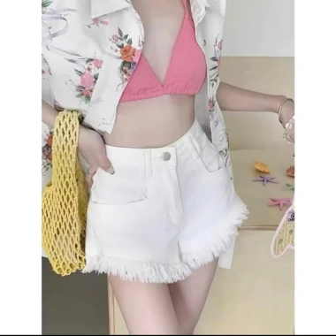 Quần short jean lưng cao túa rua trơn hack dáng PST8.134 - Giá chỉ 129k giảm mạnh 10 Quần short jean lưng cao túa rua trơn hack dáng PST8.134 - Giá chỉ 129k giảm mạnh 10