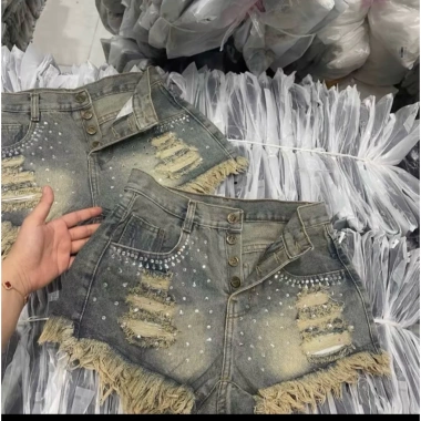 Quần short jean nữ lưng cao 4 nút đính đá, rách kiểu siêu hack Denim Pants