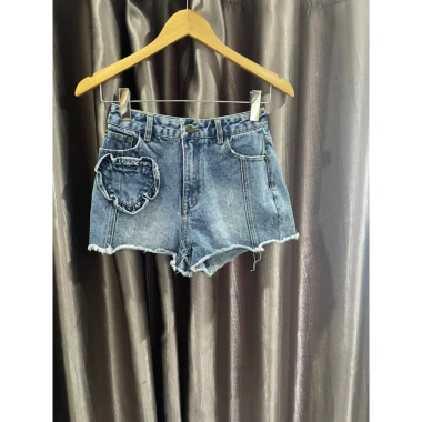 Quần short jean tim size S giá rẻ, hàng đã qua sử dụng, giảm còn 380.000đ Quần short jean tim size S giá rẻ, hàng đã qua sử dụng, giảm còn 380.000đ