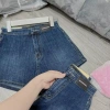 Quần short jeans nữ đính tem da lưng cao co giãn - Giá chỉ 159.000đ, giảm mạnh 3