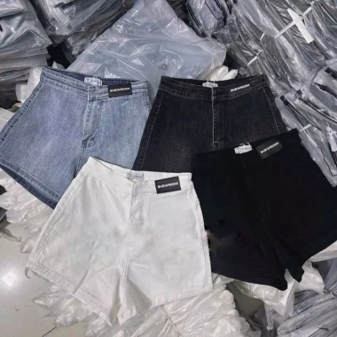 Quần short jeans nữ đính tem da lưng cao co giãn - Giá chỉ 159.000đ, giảm mạnh