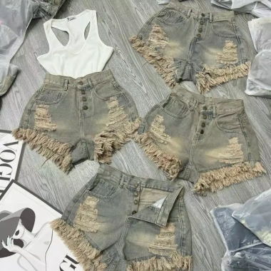 Quần short jeans nữ rách 4 nút lưng cao - Giá ưu đãi 129,000₫