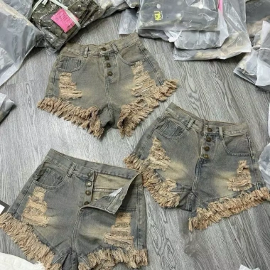 Quần short jeans nữ rách 4 nút lưng cao - Giá ưu đãi 129,000₫