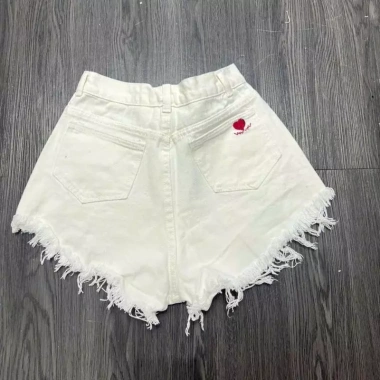 Quần Short Jeans Thêu Tim Rách Lưng Cao Tôn Dáng - Giá 129.000đ (Giảm 22%)