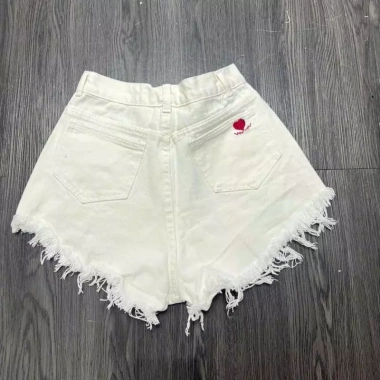 Quần Short Jeans Thêu Tim Rách Lưng Cao Tôn Dáng - Giá 129.000đ (Giảm 22%)