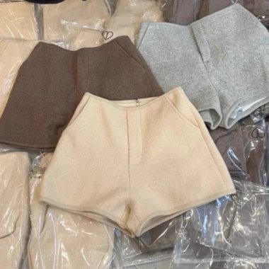 Quần short nữ đen kiểu Hàn Quốc ôm sát, len mềm mại, thời trang thu đông, chỉ 240.000đ 2