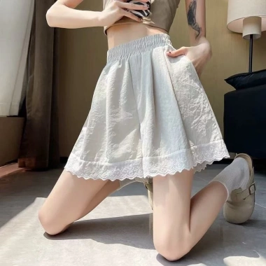 Quần short nữ màu tím eo cao, ren viền khâu, ống rộng - Giá chỉ 196.560 VND