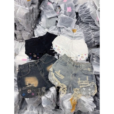 Quần sọt jean nữ lưng cao, túi thêu ngũ sắc, hack dáng thời trang K8.161 139k 3 Quần sọt jean nữ lưng cao, túi thêu ngũ sắc, hack dáng thời trang K8.161 139k 3