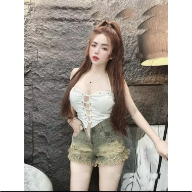 Quần sọt jeans nữ 4 khuy đính đá Hack dáng thời trang, giá chỉ 139.000₫