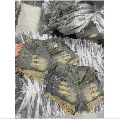 Quần sọt jeans nữ 4 khuy đính đá Hack dáng thời trang, giá chỉ 139.000₫