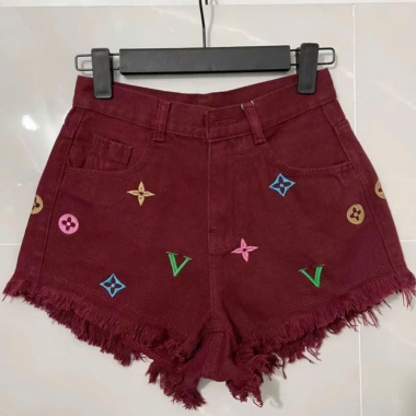 Quần sọt jeans nữ thêu Hoạ Tiết cạp cap tua rua Hotgril, giảm còn 139k
