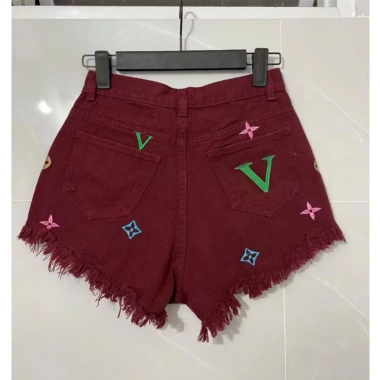 Quần sọt jeans nữ thêu Hoạ Tiết cạp cap tua rua Hotgril, giảm còn 139k