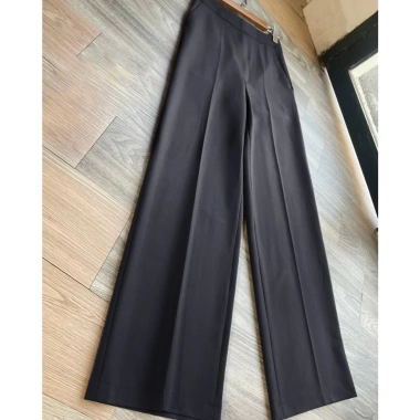 Quần tây nữ công sở đen ống suông cạp cao, vải tuýt si mã 02 – giá ưu đãi 221.840₫ 3 Quần tây nữ công sở đen ống suông cạp cao, vải tuýt si mã 02 – giá ưu đãi 221.840₫ 3