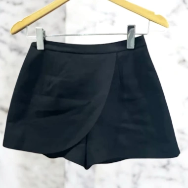Quần vây Italluso SZ S mới, eo 68, chất liệu co giãn, giảm giá 450k