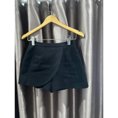 Quần vây Italluso SZ S mới, eo 68, chất liệu co giãn, giảm giá 450k