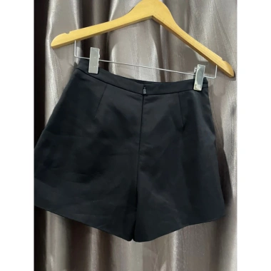 Quần vây Italluso SZ S mới, eo 68, chất liệu co giãn, giảm giá 450k