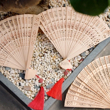Quạt Gỗ Cầm Tay Dây Tua Rua Decor Kim Vinh Trang Trí Tết Giá 40.500₫ Giảm Sốc 9