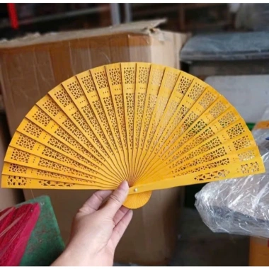 Quạt gỗ trang trí cổ trang - Phụ kiện decor chụp ảnh, giảm còn 18.000₫