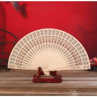 Quạt gỗ trang trí cổ trang - Phụ kiện decor chụp ảnh, giảm còn 18.000₫ 5 Quạt gỗ trang trí cổ trang - Phụ kiện decor chụp ảnh, giảm còn 18.000₫ 5