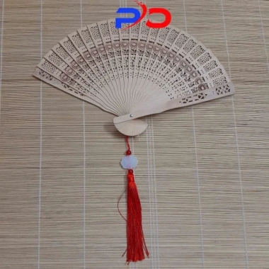 Quạt gỗ trắng và đỏ tua ngọc vân - gấp gọn, decor Tết, giỏ quà, chỉ 9.000đ 3