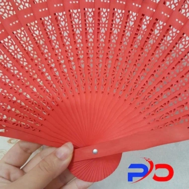 Quạt gỗ trắng và đỏ tua ngọc vân - gấp gọn, decor Tết, giỏ quà, chỉ 9.000đ 8