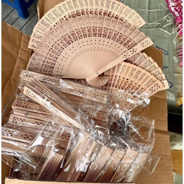 Quạt gỗ tre cầm tay phong cách trang trí nhà cửa, tháp bánh, nước tết, cosplay cổ trang – Giá chỉ 12.000₫ 2