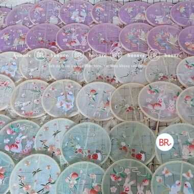 Quạt gỗ tròn cổ trang cầm tay vải lụa thêu – chụp ảnh áo dài Tết giá 29.000đ 5