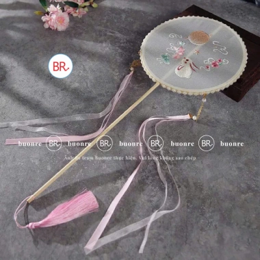 Quạt gỗ tròn cổ trang cầm tay vải lụa thêu – chụp ảnh áo dài Tết giá 29.000đ 6