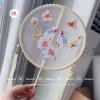Quạt gỗ tròn cổ trang cầm tay vải lụa thêu – chụp ảnh áo dài Tết giá 29.000đ 9