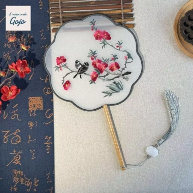 Quạt thêu Trung Quốc GOJO - Quạt cô dâu họa tiết hoa cầm tay, lụa mờ tua rua, giá 85.470₫