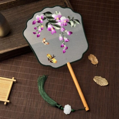 Quạt thêu Trung Quốc GOJO - Quạt cô dâu họa tiết hoa cầm tay, lụa mờ tua rua, giá 85.470₫ 9 Quạt thêu Trung Quốc GOJO - Quạt cô dâu họa tiết hoa cầm tay, lụa mờ tua rua, giá 85.470₫ 9