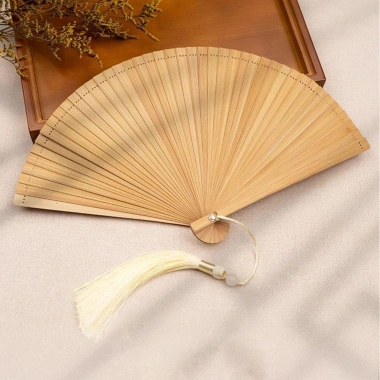 Quạt tre màu trơn FUHUIOT gấp tua rua Trung Quốc, quạt cầm tay sườn xám, giá ưu đãi 119.130 VND