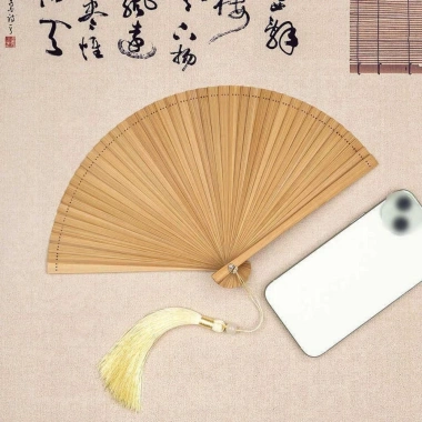 Quạt tre màu trơn FUHUIOT gấp tua rua Trung Quốc, quạt cầm tay sườn xám, giá ưu đãi 119.130 VND 5 Quạt tre màu trơn FUHUIOT gấp tua rua Trung Quốc, quạt cầm tay sườn xám, giá ưu đãi 119.130 VND 5